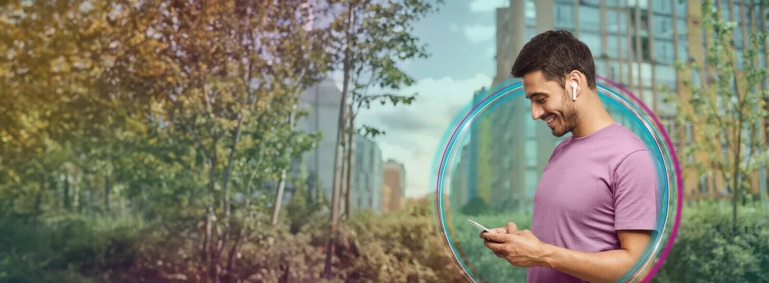 man-telephone-outside